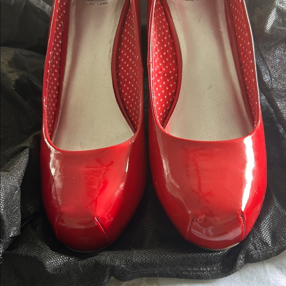 SM New York Elegant Red Pumps